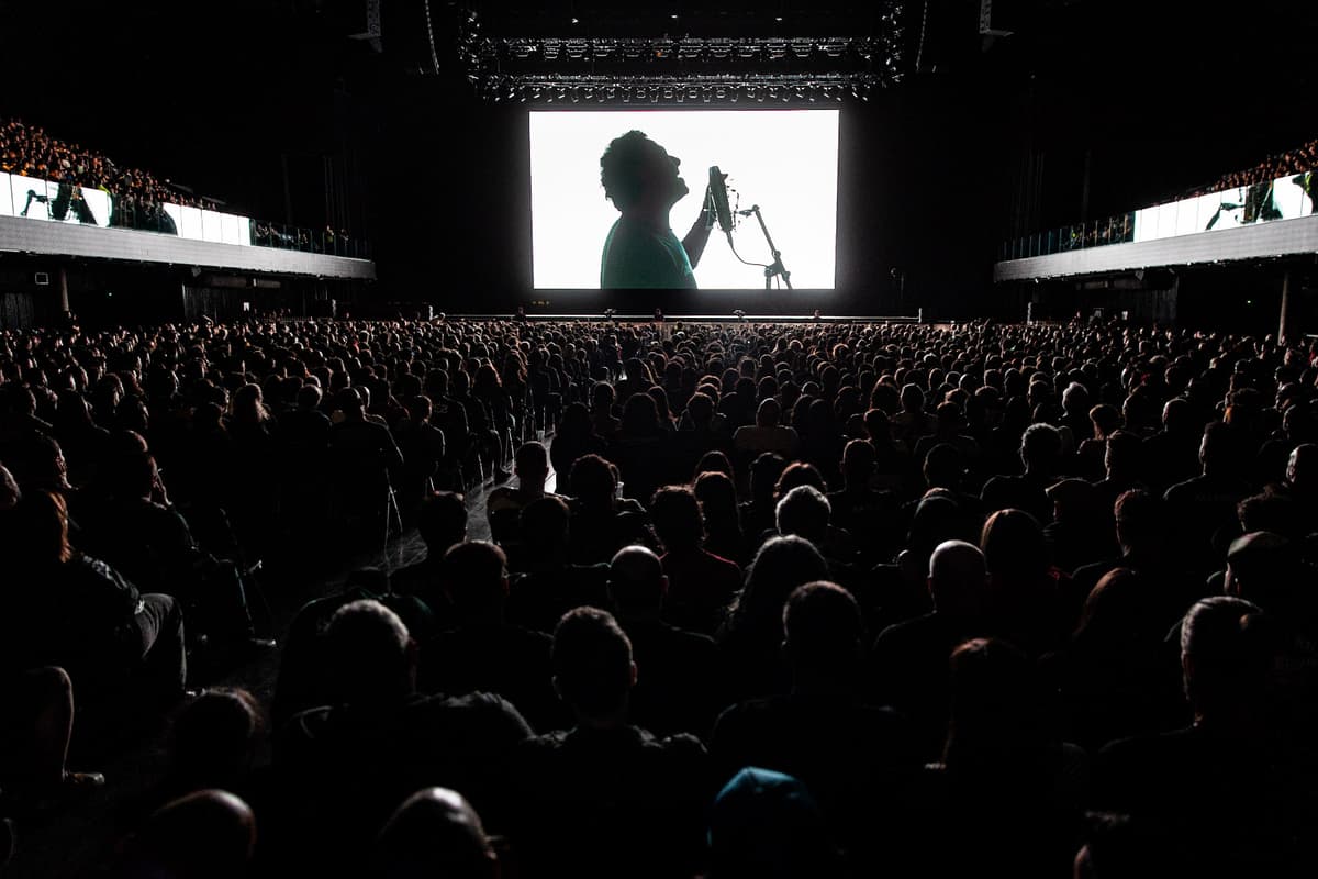 El Teatro San Martín suma visitas guiadas y la proyección del documental de Divididos