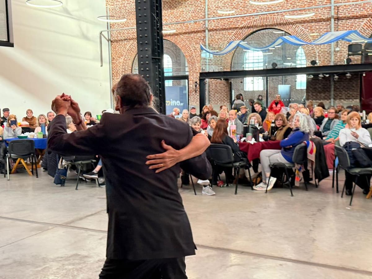Tertulia para adultos mayores: música, humor y encuentro en Bellas Artes