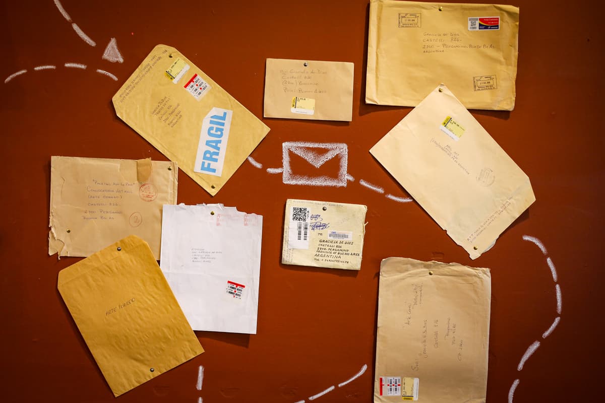 El mundo se encuentra en el correo: ya está en marcha la Exposición Internacional de Arte Correo 2026
