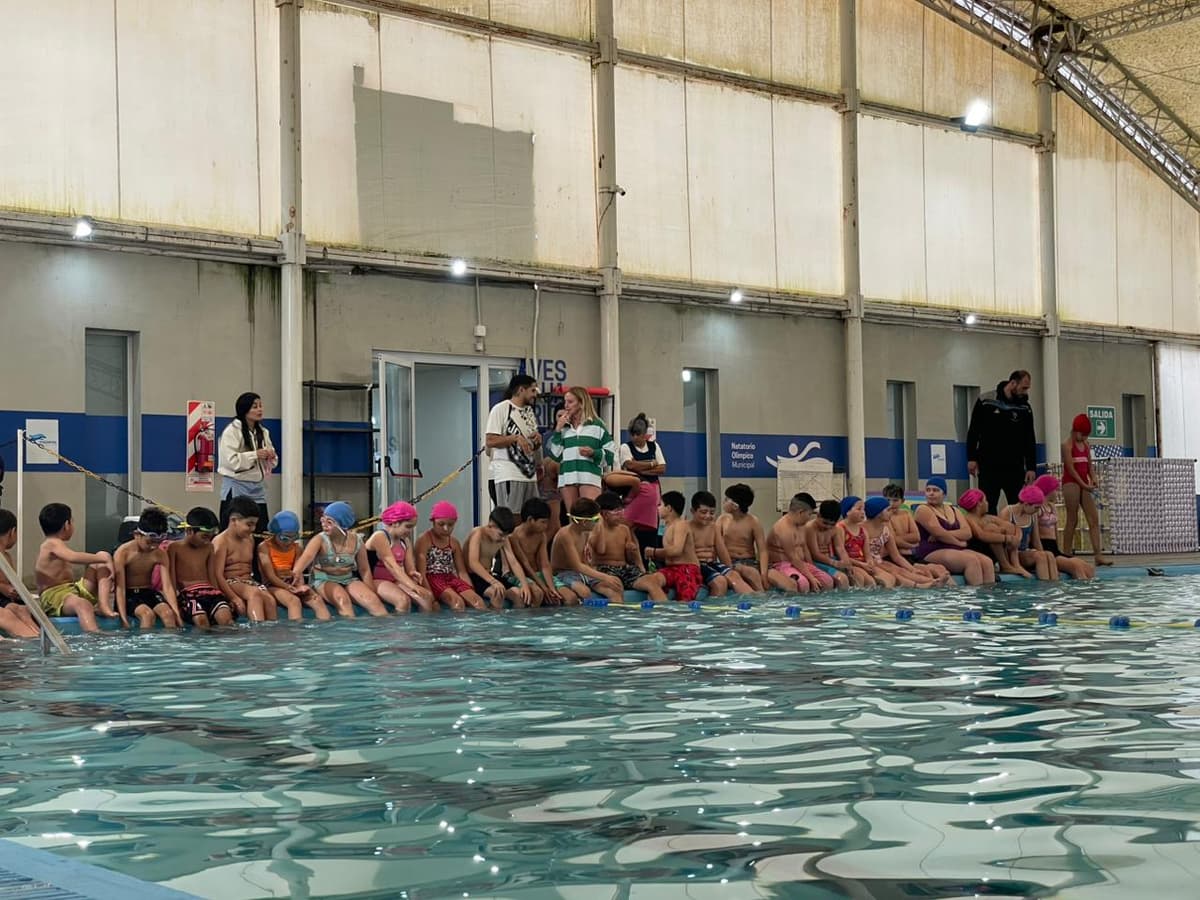 “Vuelta al agua”: pileta y pista para los chicos de los CDC