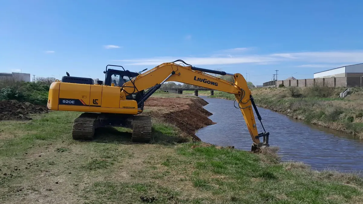 Limpieza y mantenimiento del Arroyo Pergamino