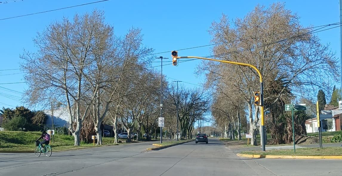 Desde mañana funcionará el nuevo semáforo de Avenida Perón y Balboa