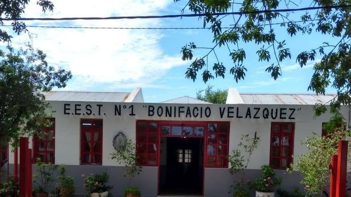 Escuela técnica de Villa Ramallo prohíbe celulares en clase para mejorar la concentración