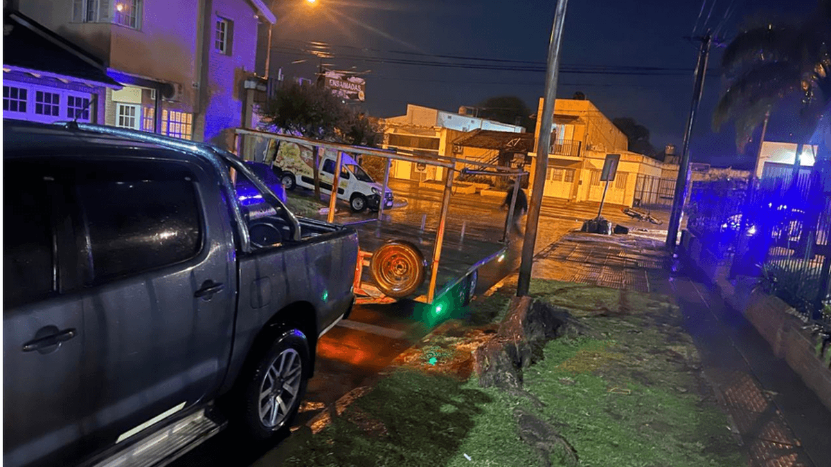 San Pedro: Un herido tras un fuerte choque entre una camioneta y una moto en pleno casco urbano