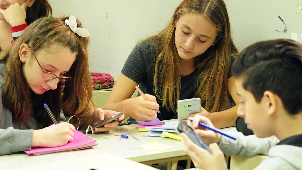 Más de un millón de alumnos retomaron actividades en las escuelas bonaerenses