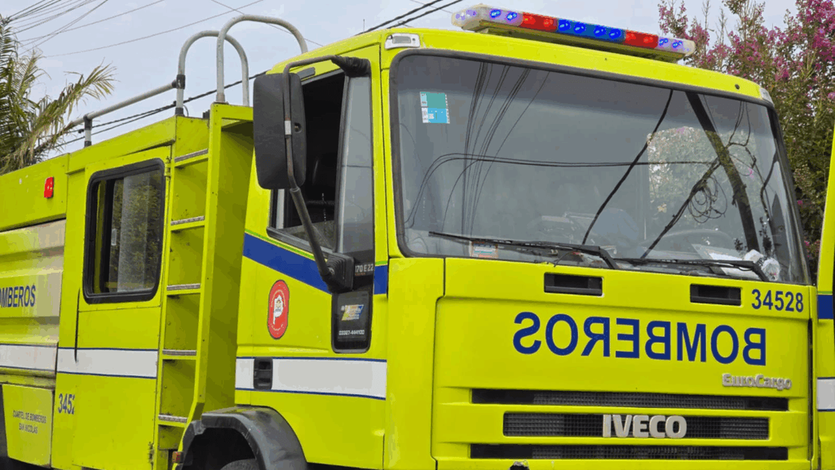Incendio de pastizales en zona oeste de San Nicolás. Bomberos controlan la situación