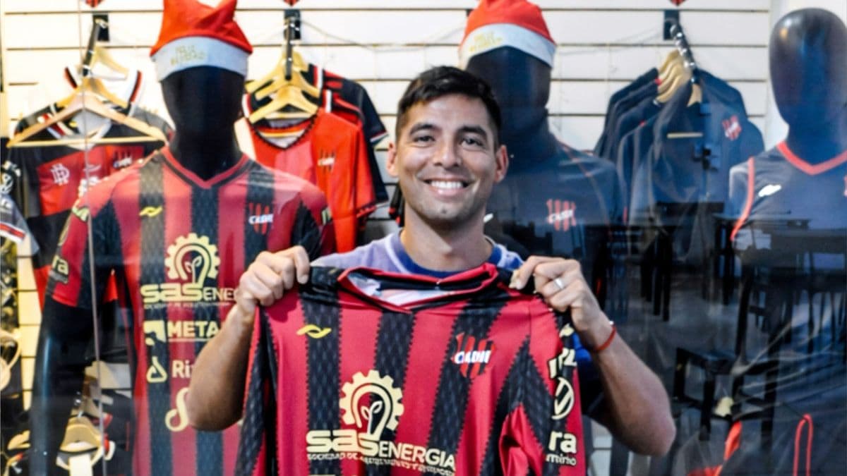 Brian Meza renovó con Douglas y es la primera confirmación para 2026