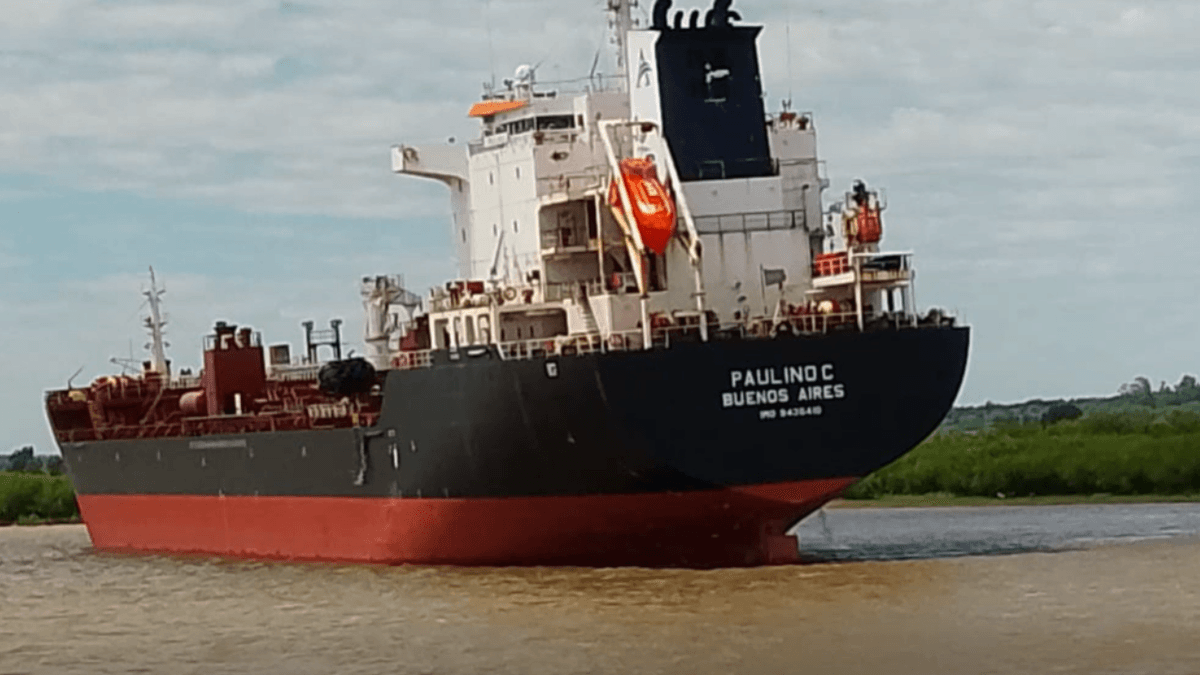 San Pedro: Buque tanque argentino varó en el Río Paraná pero no afecta la actividad del puerto