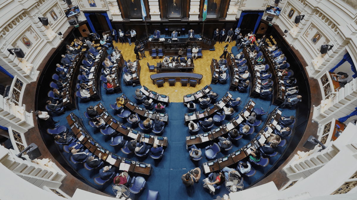 Tensión entre Kicillof, el kirchnerismo y la Junta Electoral por los plazos y la suspensión de las PASO