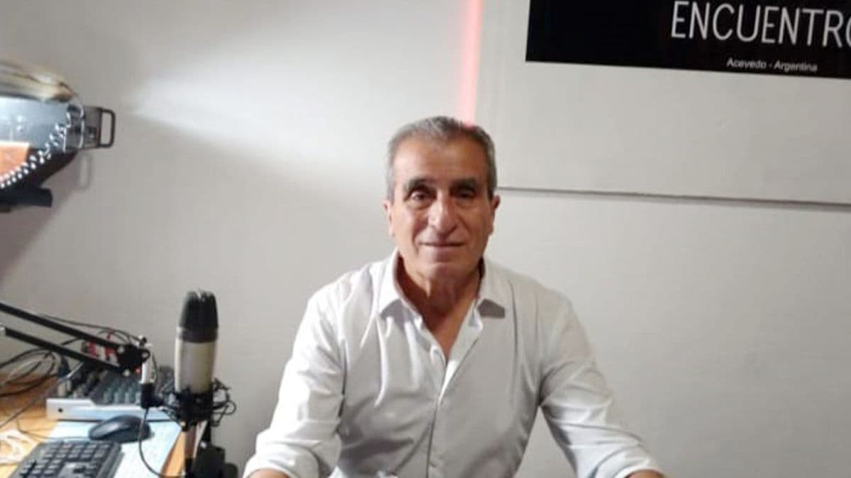 Carlos Céccoli, un hombre del micrófono que honra el oficio de contar las cosas de su comunidad