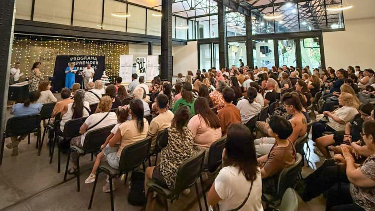 Quince años sembrando oportunidades: Emprender celebró su historia entregando más de 300 diplomas