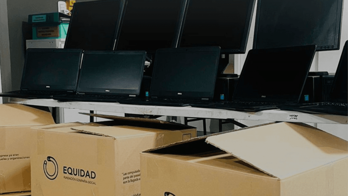 Bomberos Voluntarios de San Pedro recibieron una donación de computadoras para mejorar su gestión