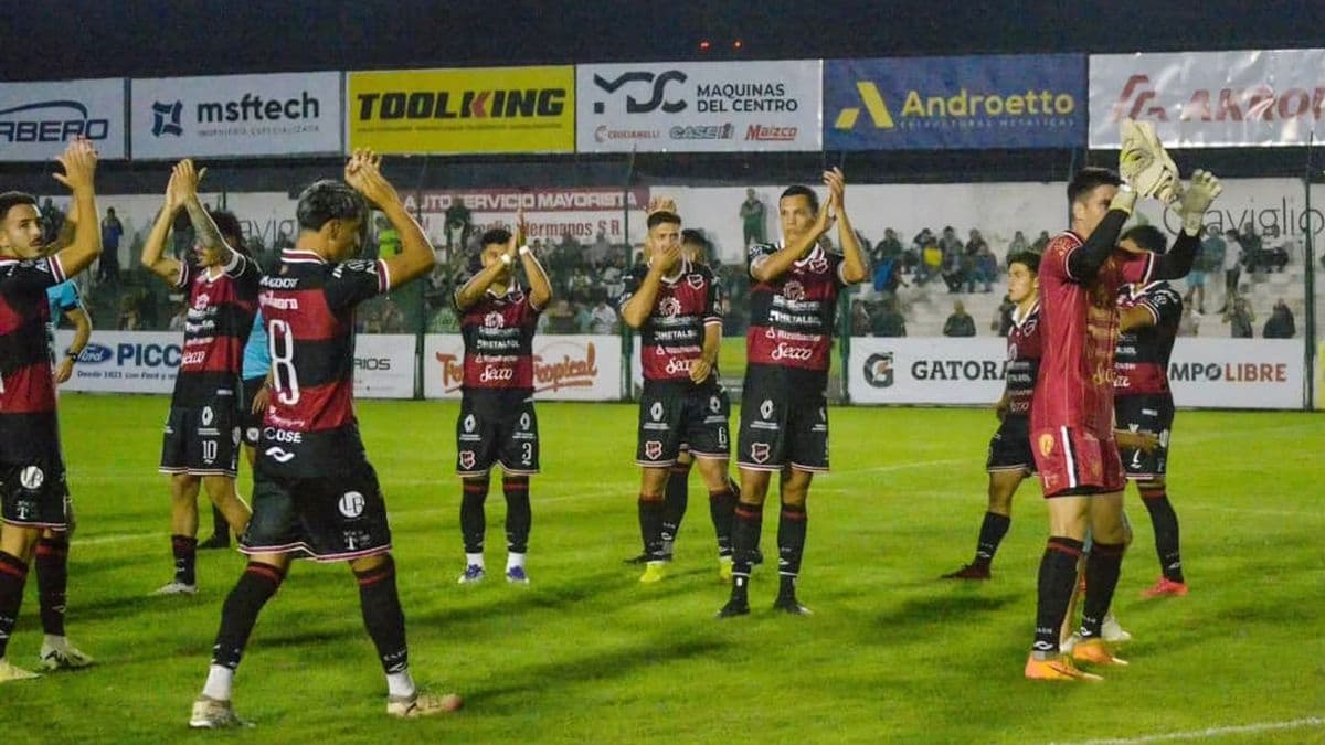 Douglas volvió a golpear y sigue imparable con puntaje perfecto