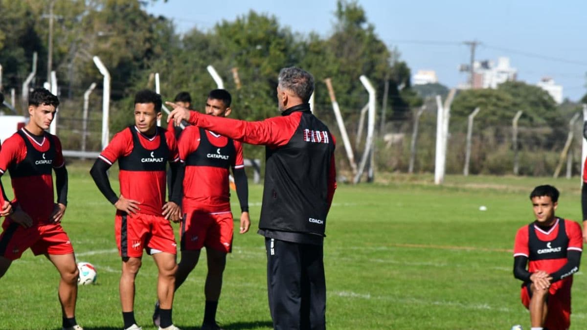Douglas perdió la ida de la semis con Atlético Rafaela