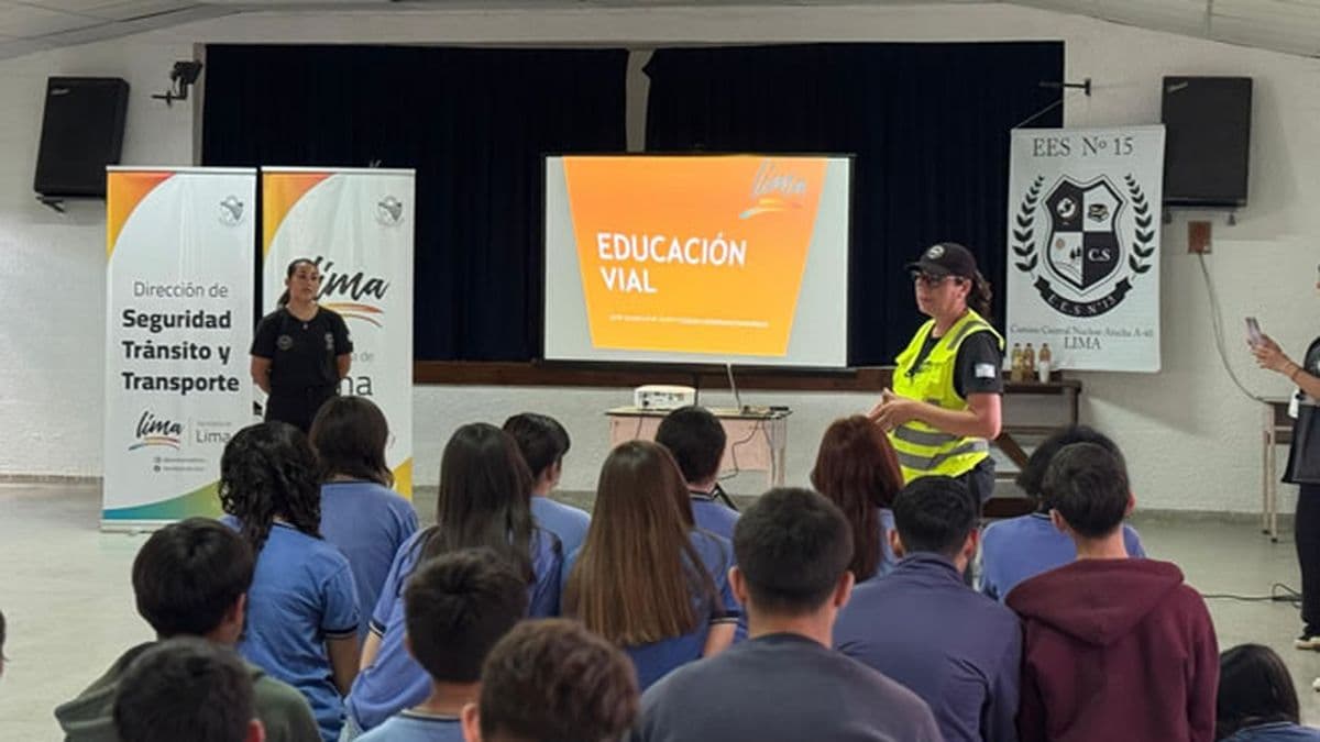 Educación vial en la Escuela Secundaria N°15 de Lima: concientización para jóvenes zarateños