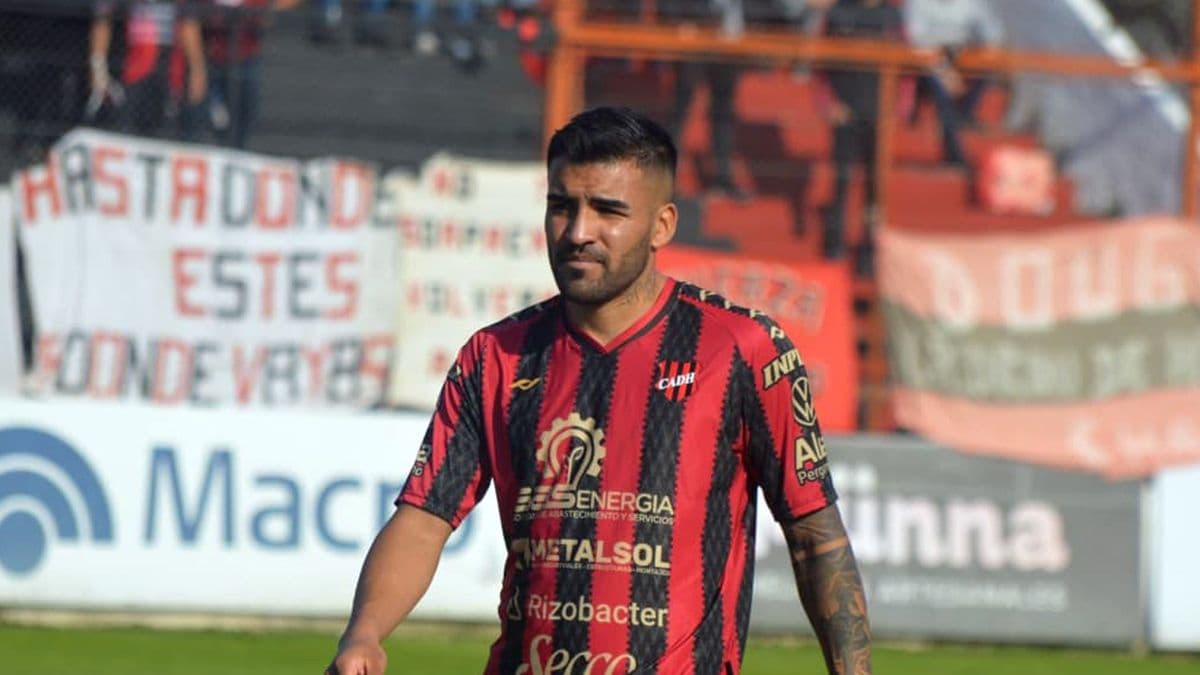 Gonzalo Baglivo no seguirá en Douglas y jugará la Primera Nacional con Colegiales