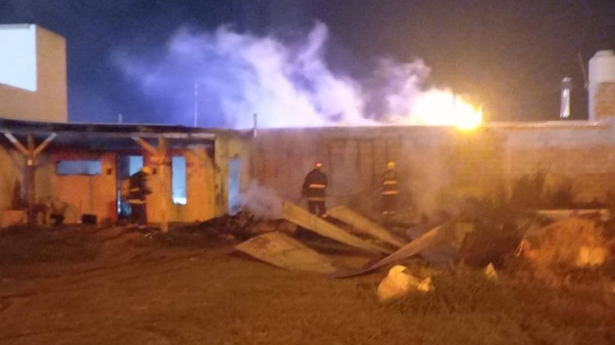 Incendio destruye vivienda en Zárate: tres personas heridas y pérdidas totales