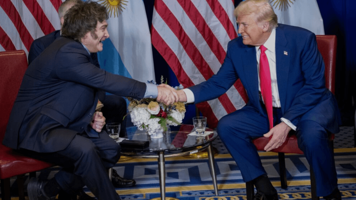 Donald Trump felicitó a Milei por su "victoria aplastante" y celebró el respaldo del pueblo argentino