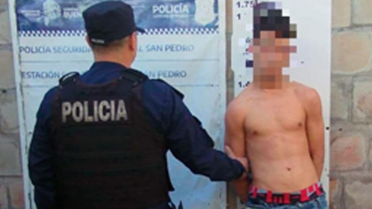 Violento incidente en Junín: joven detenido tras resistirse a la Policía