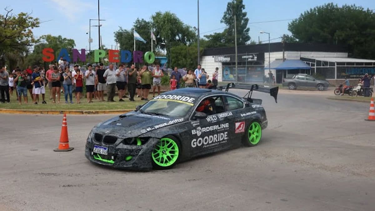 San Pedro: Espectacular exhibición de drifter en el acceso principal convocó a vecinos y turistas