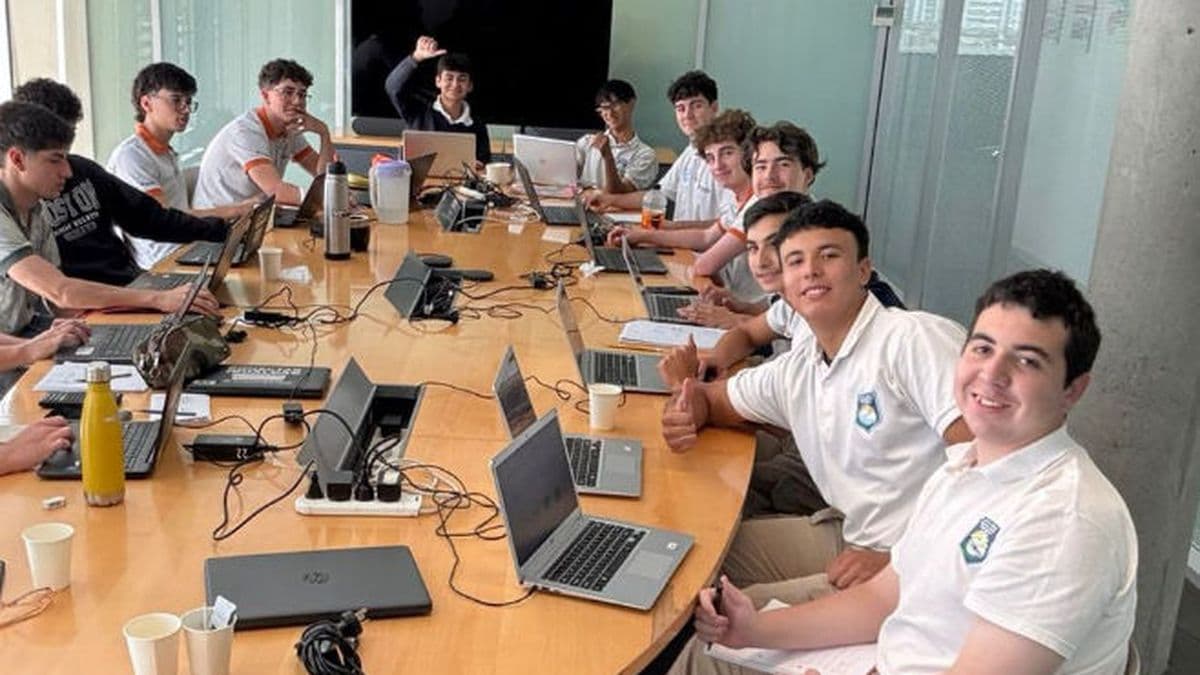 La Técnica N°4 de Zárate lidera una competencia internacional entre estudiantes de cinco países