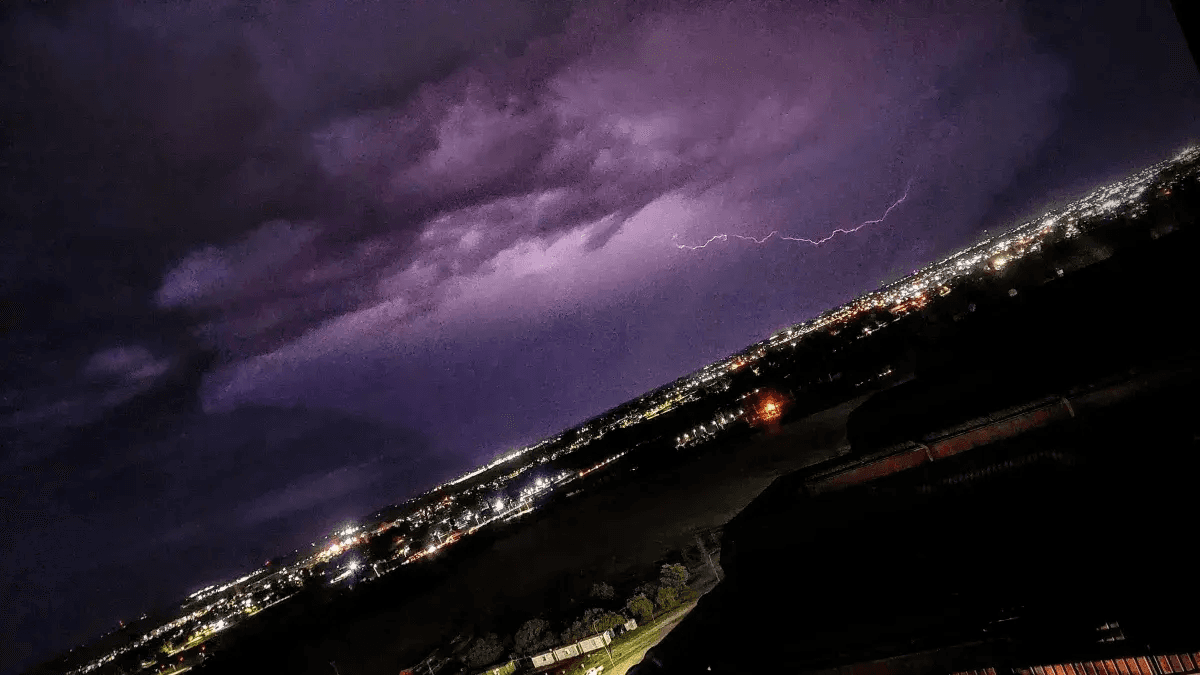 Alerta amarilla por lluvias y tormentas en San Nicolás para la madrugada y mañana del sábado