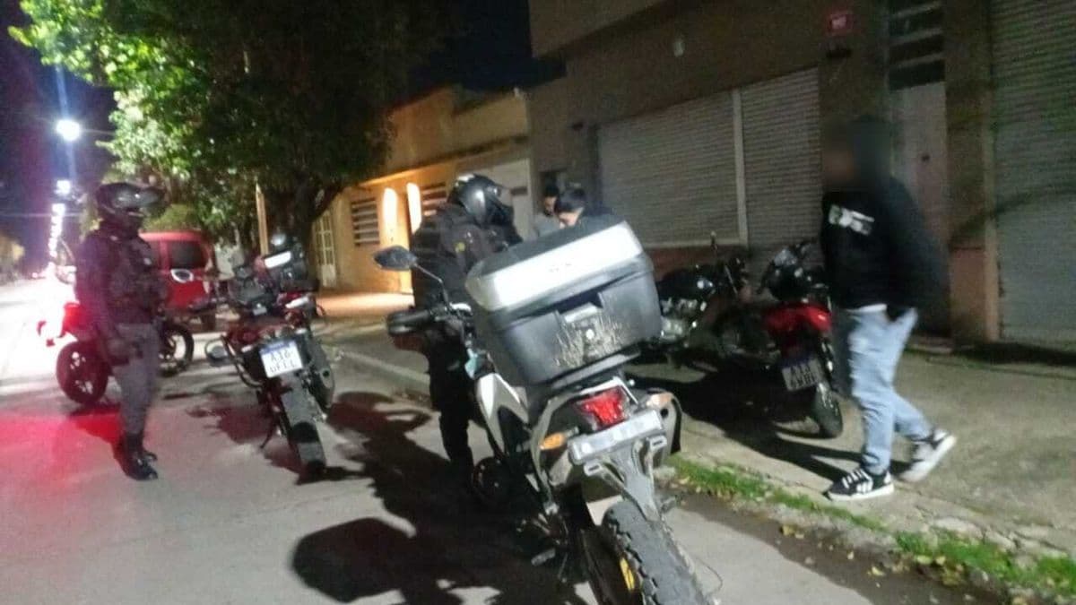 Gran operativo policial en Pergamino: con amplio despliegue dejó varias aprehensiones y motos incautadas