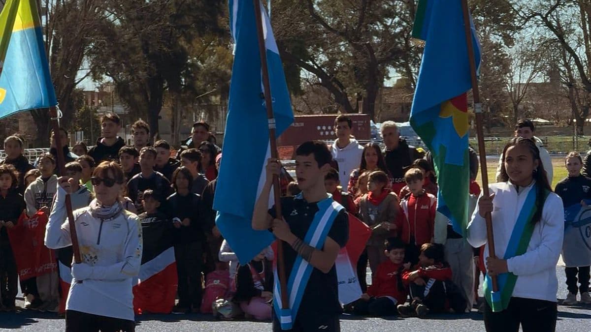 Pergamino presentó su moderna pista de atletismo con una jornada histórica