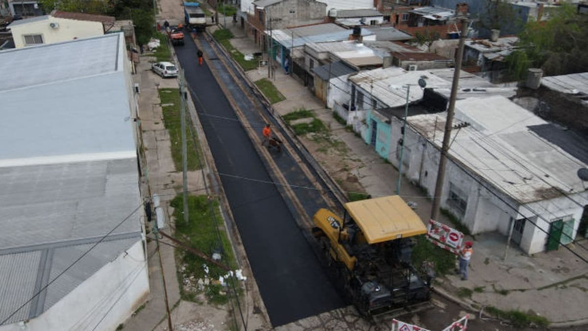 Zárate avanza con mejoras de infraestructura: asfaltado, luminarias y mantenimiento en múltiples barrios
