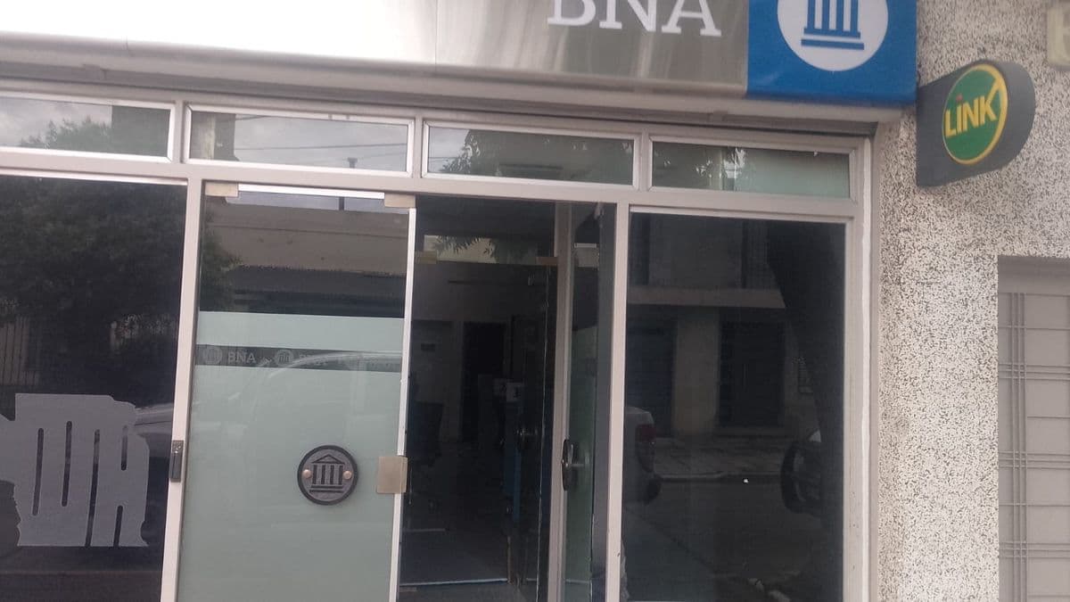 Un adolescente intentó robar un cajero del Banco Nación. Fué aprehendido por un aviso a Ojos en Alerta