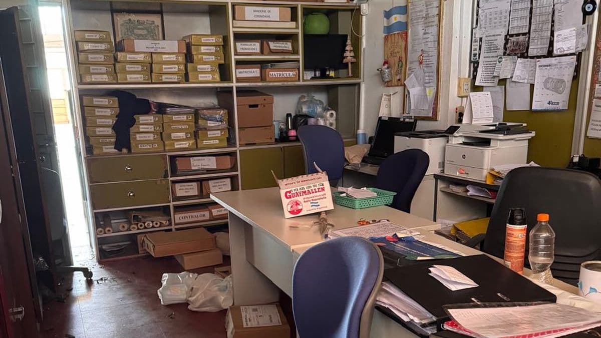 Grave robo y vandalismo en la Primaria 42 y Secundaria 16: destrozos y faltante de equipamiento escolar