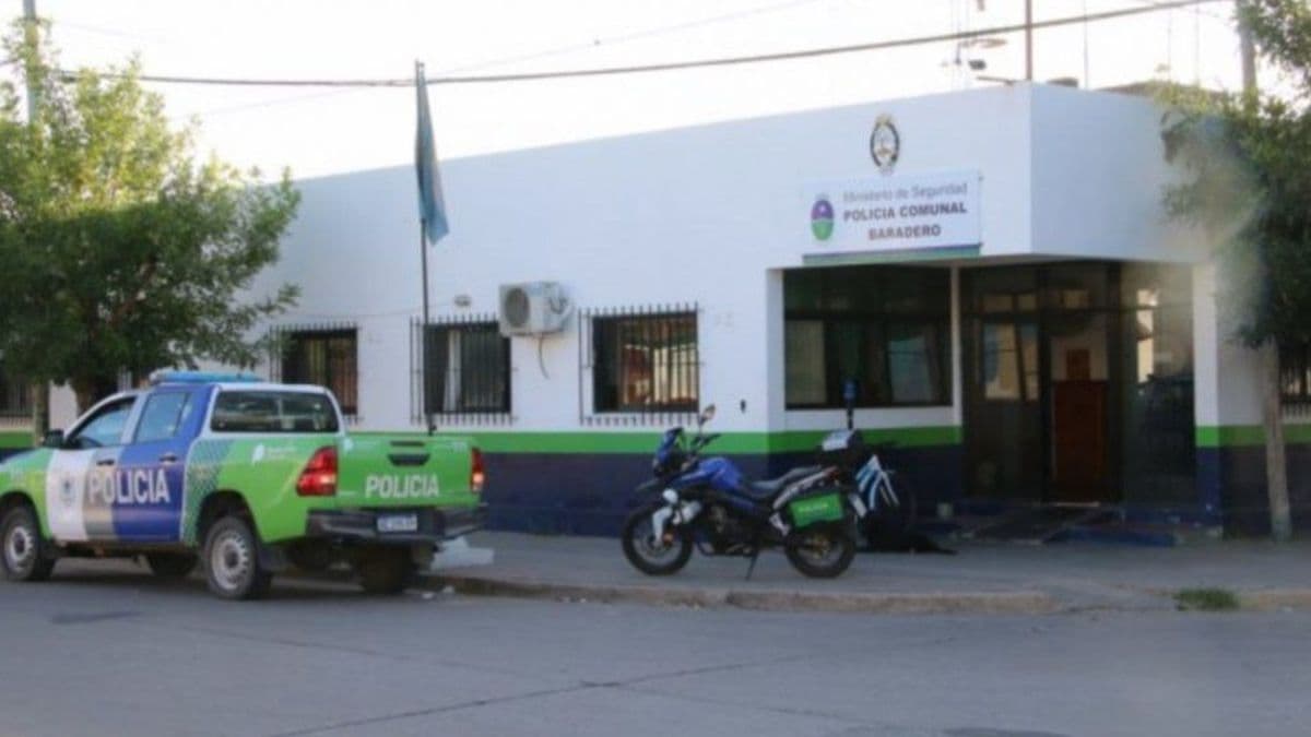 Robaron una moto 110 de la puerta de una casa en Baradero y la policía investiga