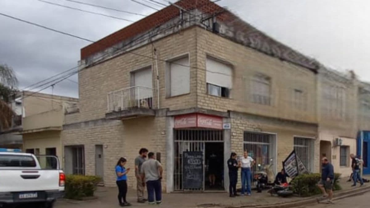 San Pedro: dos jóvenes gravemente heridos tras chocar en moto contra un cartel en el centro de la ciudad