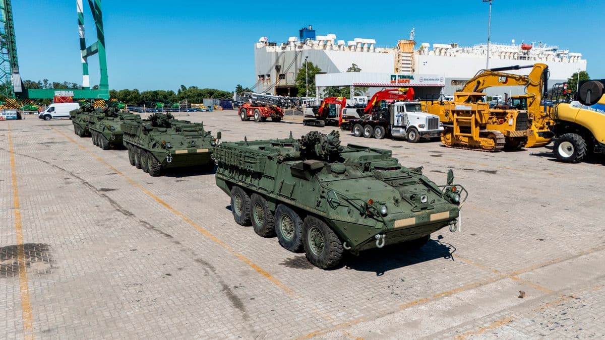Llegaron a Zárate los primeros vehículos blindados Stryker 8x8 para el Ejército Argentino