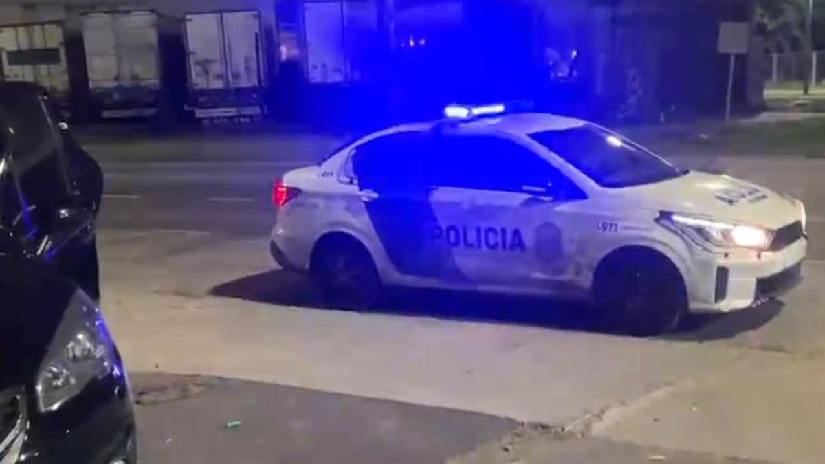 Tiros, heridos de gravedad y un patrullero robado tras violento enfrentamiento entre la Policía y sospechosos