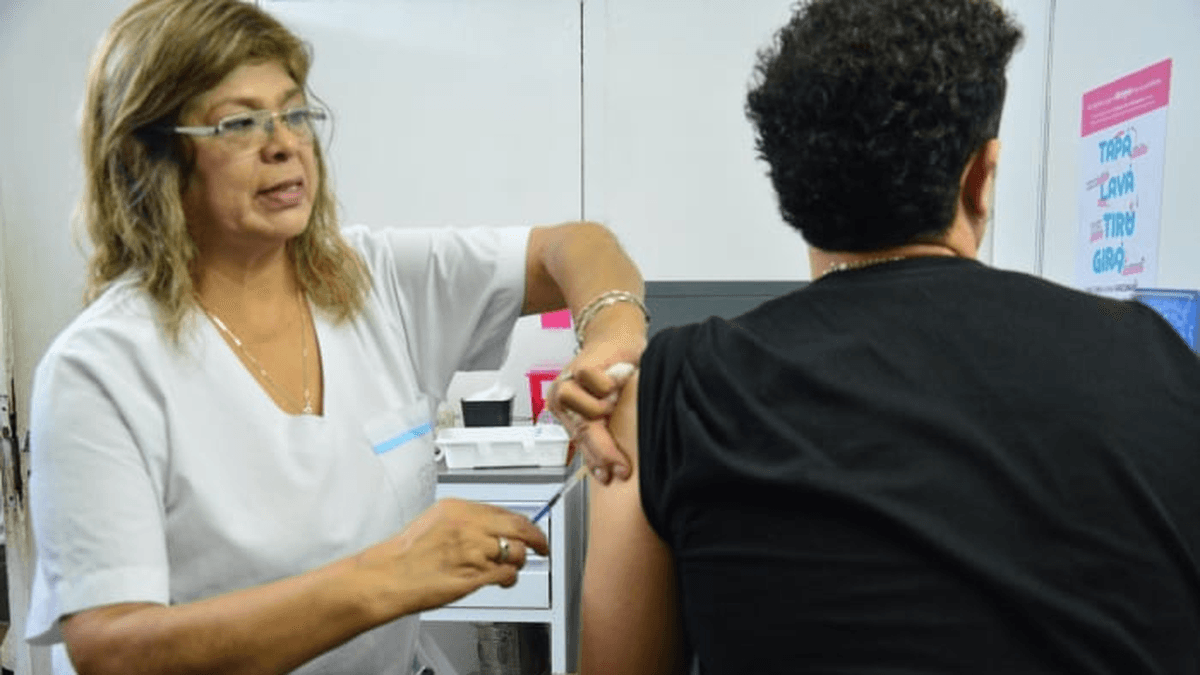 Más de 800 nicoleños ya pueden vacunarse contra el dengue en el Hospital San Felipe