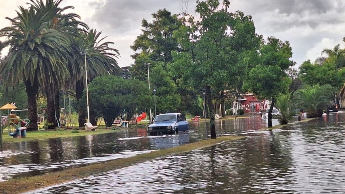 Violento temporal en Villa Ramallo: graves destrozos, anegamientos y reclamos por falta de mantenimiento