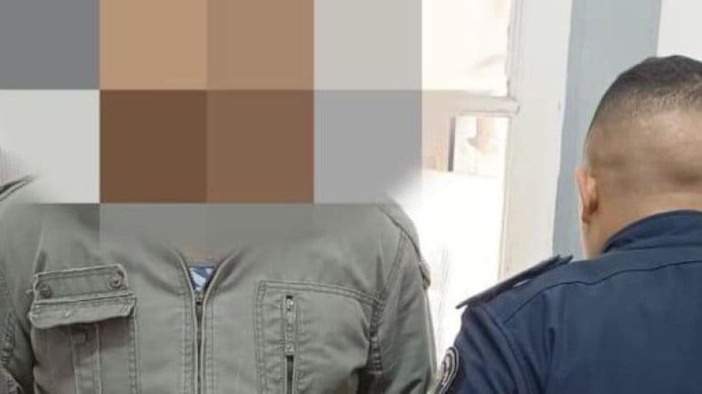 Fue a la casa de su ex y la golpeó en el rostro