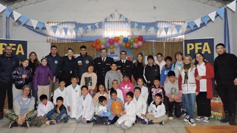 La Policía Federal junto a la comunidad de la Escuela N° 34 por el Día de las Infancias