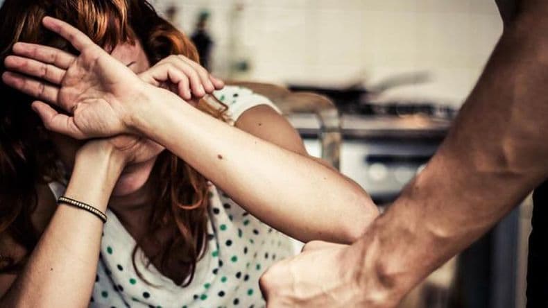 Golpeó a su hermana, atacó a la Policía y fue aprehendido