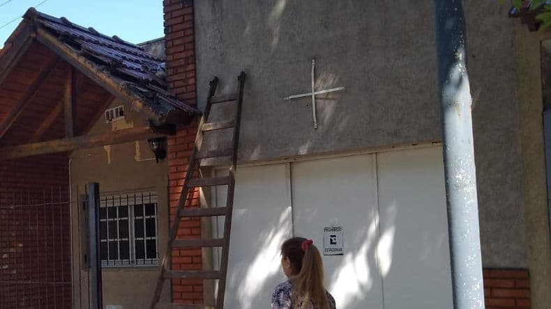 Accidente doméstico: un hombre resultó herido al caer del techo de una vivienda en calle Monteagudo