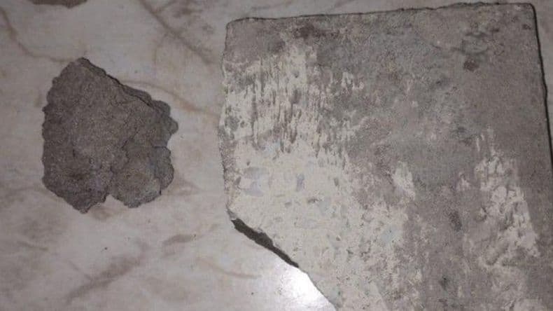 La mujer condenada, con más de 50 causas atacó con baldosas rotas a la madre de una menor