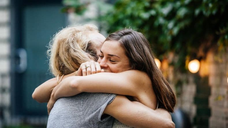 ¿Sabías que existe el Día del Abrazo? Se celebra cada 21 de enero y esta es la razón de esta celebración
