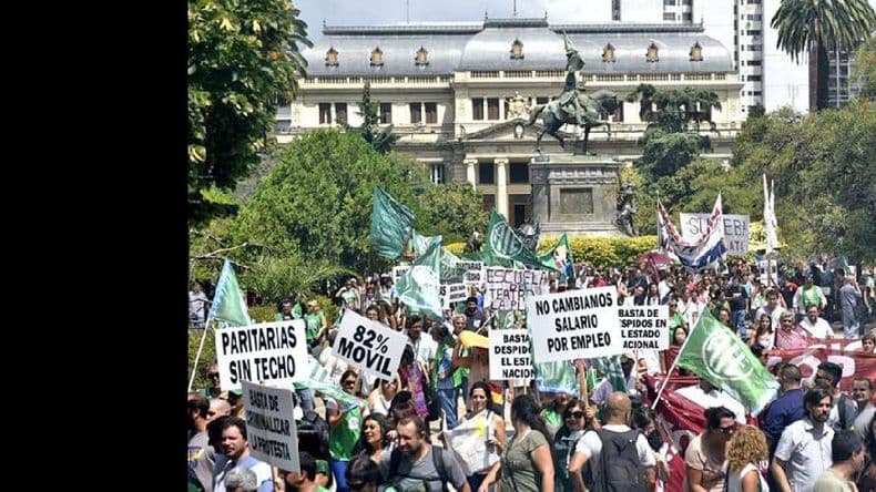 Estatales de ATE, médicos y judiciales pararon y marcharon a la Gobernación