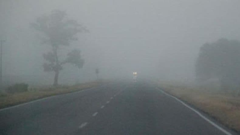 Genera inconvenientes la circulación de vehículos en estas mañanas con niebla