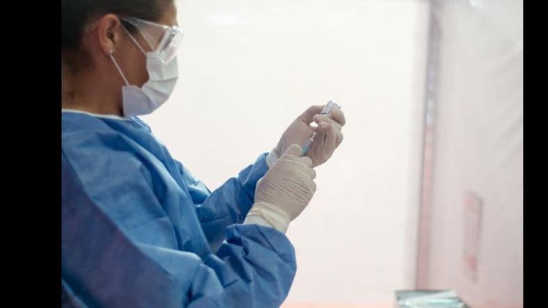 A nivel local ya se está vacunando con dosis de refuerzo al personal de salud