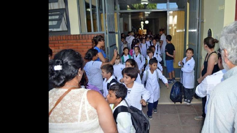 Comenzaron las clases pero los docentes de la FEB volverán al paro la próxima semana