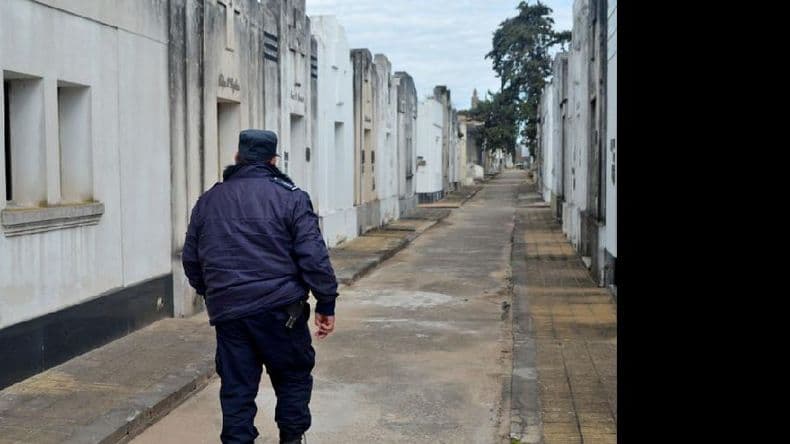 Arrestaron a un joven con pedido de captura dentro del Cementerio Municipal