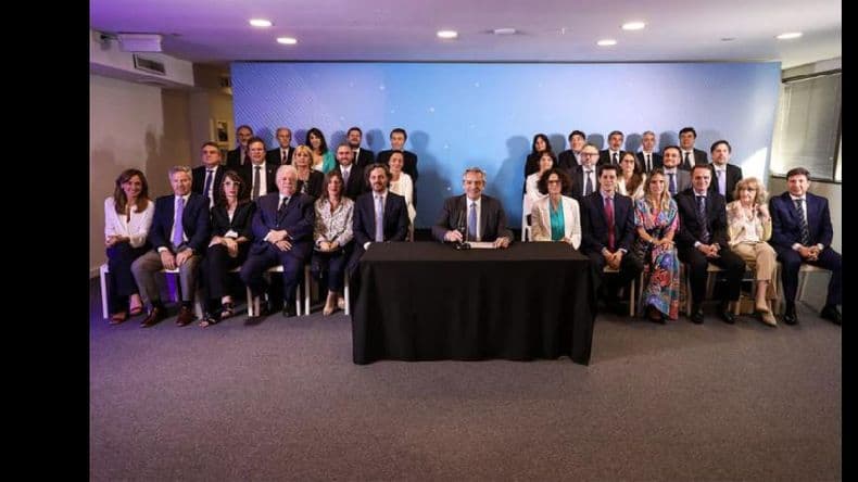 Fernández presentó el Gabinete e instó a los ministros a “hacer la epopeya”