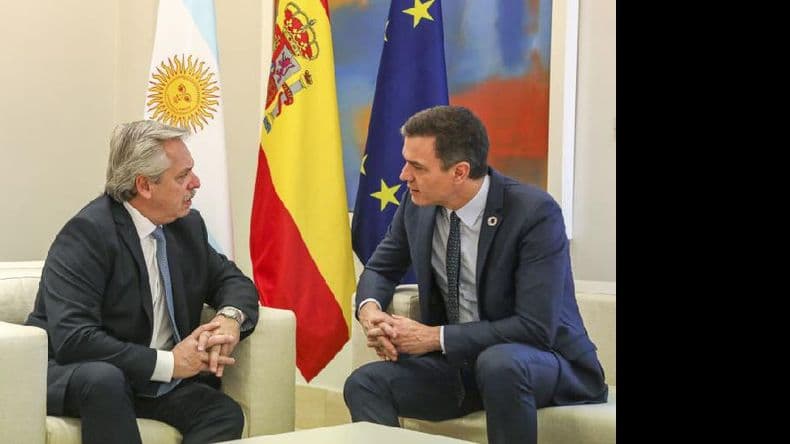 Fernández se reunió con Pedro Sánchez y agradeció el apoyo ante el FMI